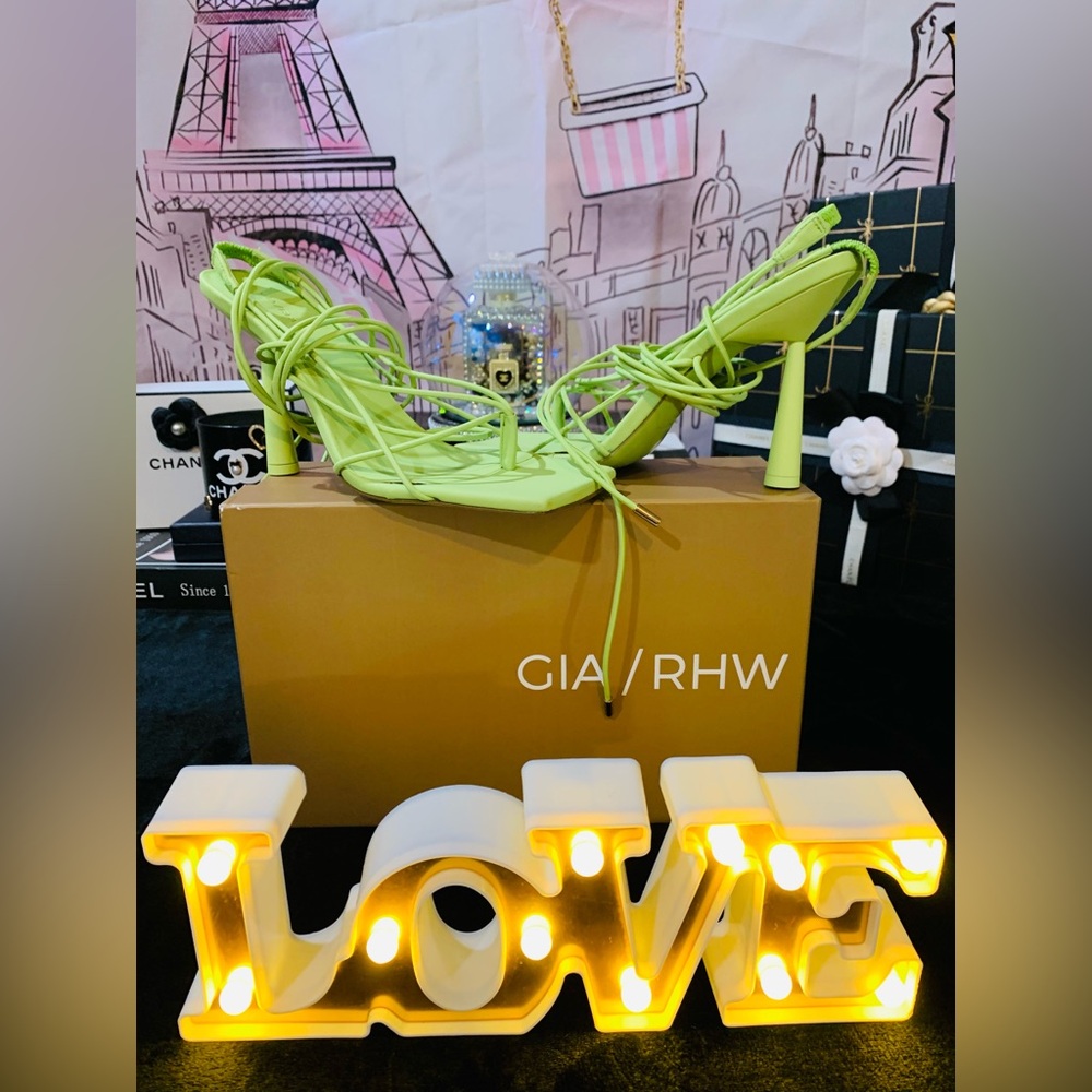 NIB🎀❤️‍🔥GIA/RHW
Neon Green Gladiator Sandals.